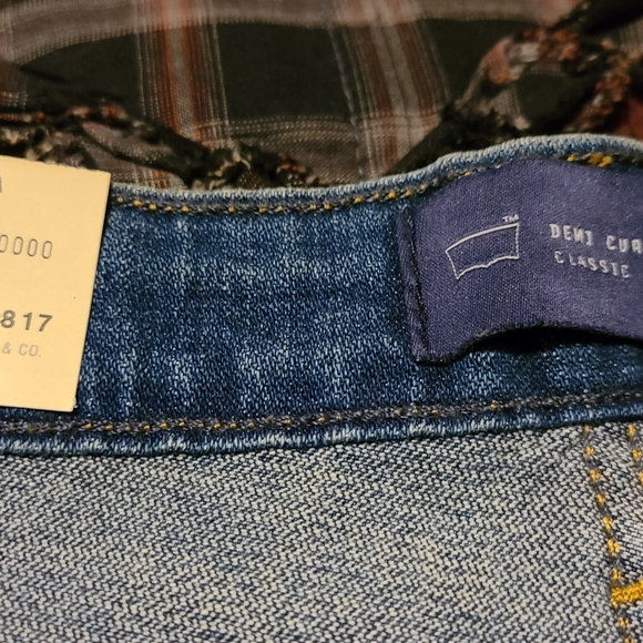 Brand New Women Short.By Levi's - Picture 6 of 12